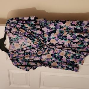 Women's short sleeve floral blouse.  Size 1X